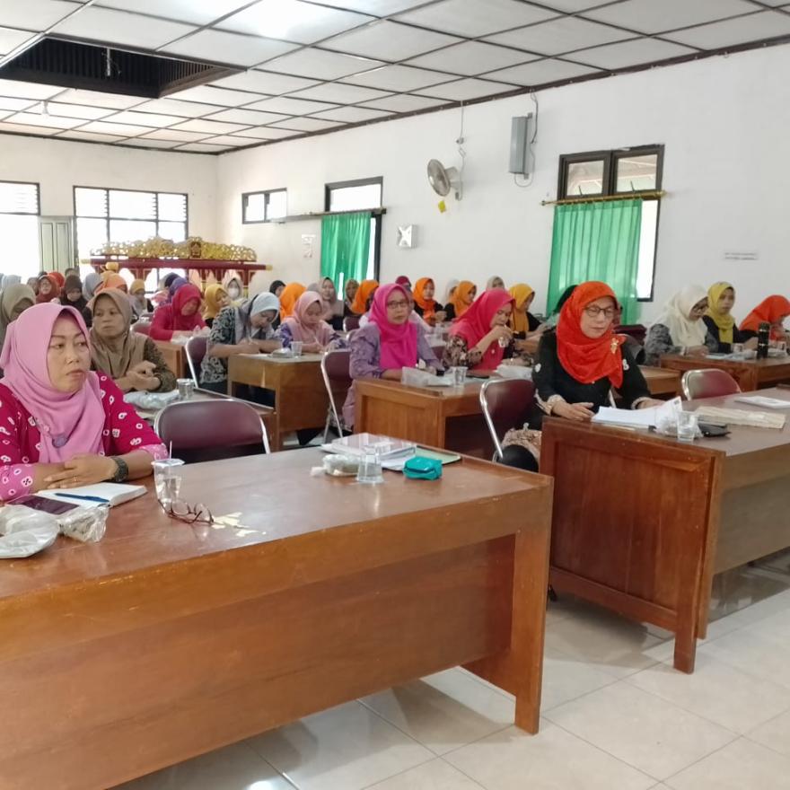 Pertemuan Rutin PKK Hargorejo, Ajarkan Public Speaking pada Kader